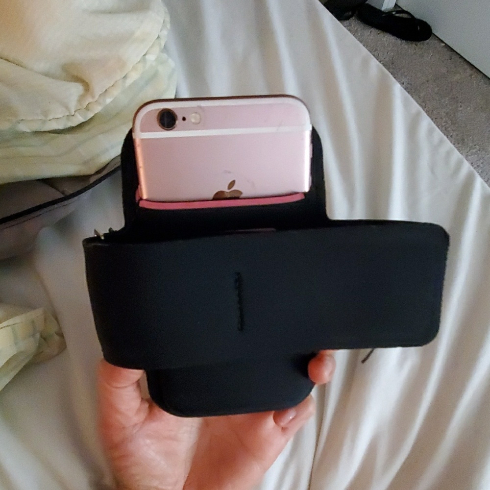 10/4 IPHONE RUNNING ARM BAND - Picture 6 of 6